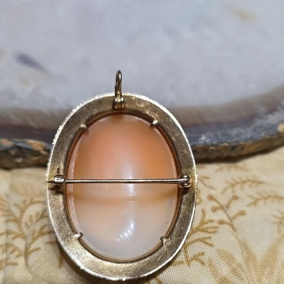 Vintage Gold and Cream Cameo Brooch Set - Picture 4 of 6